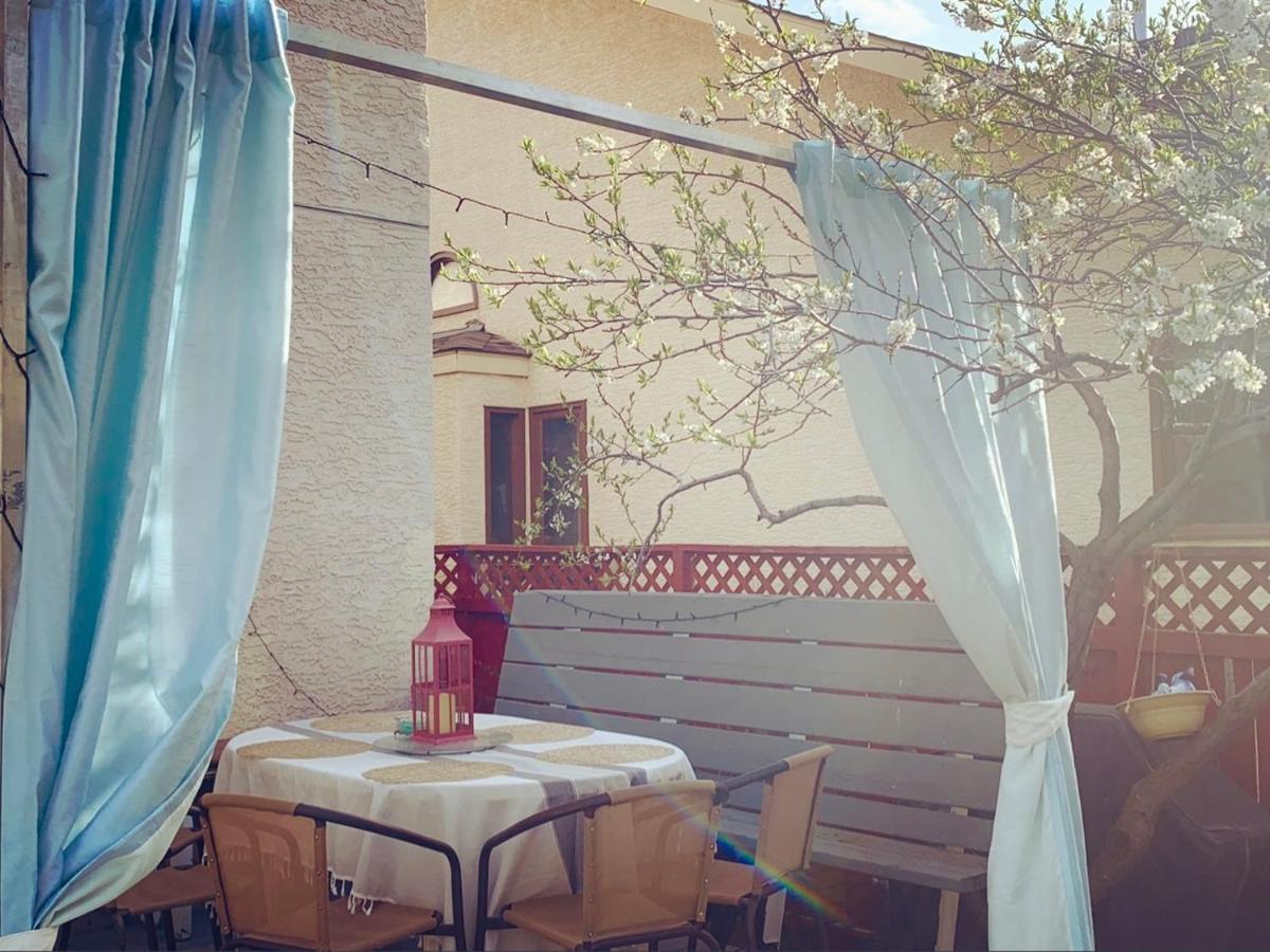 Brother Li Homestay Калґарі Екстер'єр фото