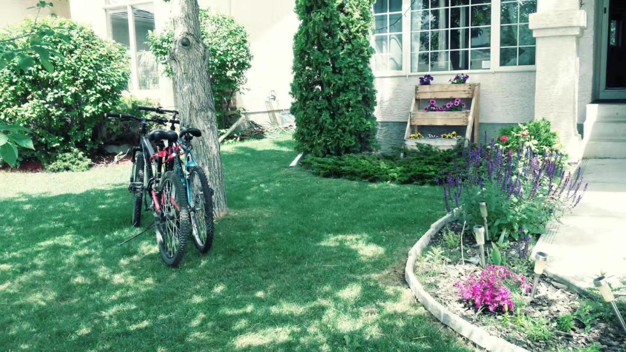 Brother Li Homestay Калґарі Екстер'єр фото